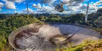 O radiotelescópio de Arecibo, em Porto Rico, é o mais sensível do mundo   Foto: BBC News Brasil