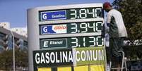  Postos de combustíveis ajustam os preços e repassam para o consumidor o aumento da alíquota do PIS e Cofins  Foto: Agência Brasil