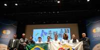Foto da quipe brasileira que disputou a Olimpíada Internacional de Matemática   Foto: Agência Brasil