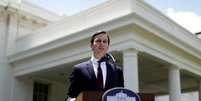 Genro do presidente dos EUA, Donald Trump, e um de seus principais assessores, Jared Kushner fala do lado de fora da Casa Branca
24/07/2017
REUTERS/Joshua Roberts  Foto: Reuters