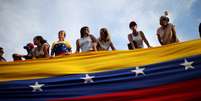 Manifestantes protestam contra Maduro na Venezuela  Foto: Reuters