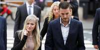 Pais do bebê britânico Charlie Gard, Coonie Yates e Chris Gard, em Londres 24/07/2017REUTERS/Peter Nicholls  Foto: Reuters