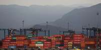 Conteineres s&atilde;o vistos no porto de Santos, Brasil
14/9/2016 REUTERS/Fernando Donasci  Foto: Reuters