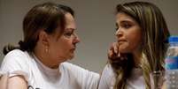 Mitzy Capriles de Ledezma, mulher de Antonio Ledezma, e a filha Antonieta durante entrevista coletiva em Madri 01/08/2017 REUTERS/Sergio Perez  Foto: Reuters