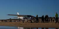 Avião que fez pouso de emergência em praia perto de Lisboa, matando duas pessoas 2/8/2017 REUTERS/Pedro Nunes  Foto: Reuters