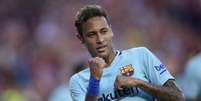 Neymar não fica mais no Barcelona e seu destino deve ser o Paris Saint-Germain. O clube francês deve pagar a 220 milhões de euros para contar com o craque, transformando a transação a mais cara da história do futebol mundial  Foto: BRENDAN SMIALOWSKI / AFP / LANCE!