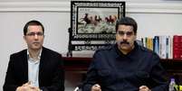 Presidente venezuelano, Nicolás Maduro, ao lado do novo chanceler do país, Jorge Arreaza 18/06/2014 Palácio Miraflores/Divulgação via REUTERS  Foto: Reuters