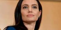 Angelina Jolie foi acusada de utilizar um "jogo psicológico com crianças desfavorecidas" na escolha de atriz-mirim para filme  Foto: AdoroCinema / AdoroCinema