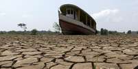 Vestígios da seca no rio Amazonas  Foto: Reuters