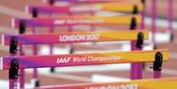 Vis&atilde;o geral de obst&aacute;culos em pisa de atletismo montada para Mundial de Atletismo, em Londres 07/08/2017 Kirby Lee-USA TODAY Sports  Foto: Reuters