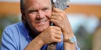 Glen Campbell posa na sua casa em Malibu  Foto: Phil McCarten / Reuters