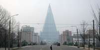 Famoso pela cúpula pontiaguda e forma piramidal, Ryugyong consumiu 2% do PIB do país   Foto: BBC News Brasil