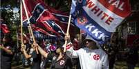 Membros da Ku Klux Klan em protesto em Charlottesville, neste semana  Foto: BBC News Brasil