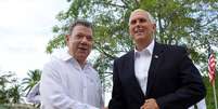 Vice-presidente dos EUA, Mike Pence (D), cumprimenta presidente da Colômbia, Juan Manuel Santos (E). em Cartagena
13/08/2017 Divulgação Presidência da Colômbia via REUTERS  Foto: Reuters