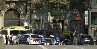 Polícia isola rua de Barcelona após atropelamento  Foto: Reuters