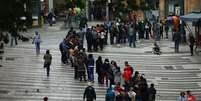 Desempregados enfrentam fila para vaga em agência de emprego na Ladeira da Memoria, no centro de São Paulo (SP)  Foto: Renato S. Cerqueira/Futura Press