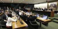 A Comissão Especial da Reforma Política retoma os debates   Foto: Agência Brasil