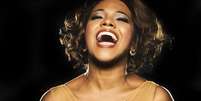 Thalita Pertuzatti emociona o público ao reviver os sucessos da diva Whitney Houston  Foto: André Schiliró/Divulgação  / Sala de TV
