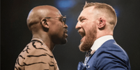 Conor McGregor e Floyd Mayweather se encaram antes de superluta no boxe  Foto: Divulgação/Showtime / LANCE!