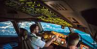 Pilotos durante voo  Foto: iStock