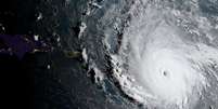 Imagem de satélite mostra a chegada do furacão Irma ao Caribe  Foto: Reuters