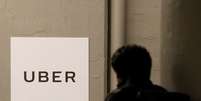 Homem em escritório da Uber em Nova York, Estados Unidos
2/02/2017  REUTERS/Brendan McDermid  Foto: Reuters