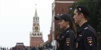 Policiais patrulham rua de Moscou após ameaças de bombas por telefone  Foto: Reuters