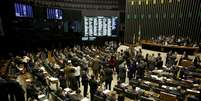 Plenário durante votação da Proposta de Emenda à Constituição (PEC) 77/03, que trata de reforma política  Foto: Wilson Dias/Agência Brasil