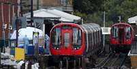 Investigadores trabalhan na estação de metrô Parsons Green, após explosão, em Londres 15/09/2017 REUTERS/Hannah McKay  Foto: Reuters