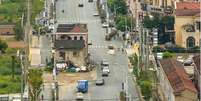 Casa no meio de avenida em Xangai  Foto: BBC News Brasil