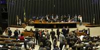 Plenário da Câmara durante votação de destaques à PEC 282/16, que proíbe as coligações partidárias nas eleições proporcionais e estabelece cláusula de desempenho para os partidos   Foto: Agência Brasil