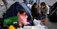 Pessoas aguardam notícias sobre parentes após terremoto na Cidade do México
 22/9/2017    REUTERS/Henry Romero  Foto: Reuters