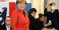 Merkel terá, agora, de formar um governo de coalizão, processo que pode durar meses   Foto: BBC News Brasil