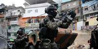 Forças Armadas combatem o tráfico de drogas na favela da Rocinha, no Rio  Foto: Agência Brasil