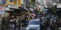 Rio de Janeiro - Militares continuam na favela da Rocinha para combater confrontos entre facções de traficantes de drogas  Foto: Agência Brasil
