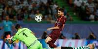 Messi em ação contra o Sporting  Foto: Reuters