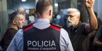 Os policiais da Catalunha, conhecidos como Mossos d'Esquadra,em locais de votação do referendo marcado para este domingo (1°)  Foto: Agência Brasil