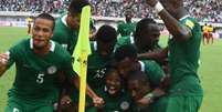 Jogadores da Nigéria comemoram a classificação para a Copa do Mundo de 2018 (Foto: AFP)  Foto: Lance!