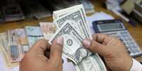 O dólar avançou 0,86 por cento, a 3,1859 reais na venda, acumulando, em três sessões, valorização de 1,74 por cento.  Foto: Reuters
