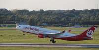 Avi&atilde;o da AirBelin decola no aeroporto de D&uuml;sseldorf, Alemanha
12/9/2017 REUTERS/Wolfgang Rattay  Foto: Reuters