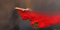 Avião tenta controlar incêndios na Califórnia
 9/10/2017    REUTERS/Mike Blake  Foto: Reuters