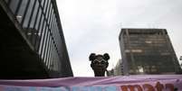 Mulher protesta contra o machismo em São Paulo  Foto: Reuters