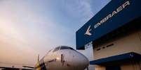 Logo da Embraer é vista em fábrica em São José dos Campos, São Paulo 16/10/2014 REUTERS/Roosevelt Cassio   Foto: Reuters