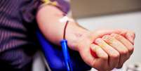 Homem doa sangue  Foto: BBC News Brasil