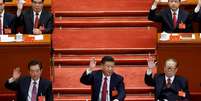 Presidente chin&ecirc;s Xi Jinpin (centro), ao lado dos ex-presidentes Hu Jintao (esquerda) e Jiang Zemin (direita) durante Congresso do Partido Comunista chin&ecirc;s, em Pequim 24/10/2017 REUTERS/Thomas Peter  Foto: Reuters