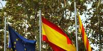 Bandeiras da União Europeia, Espanha e Catalunha  Foto: Reuters