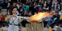 Chama da Olimpíada de Inverno de Pyeongchang 2018 é entregue aos organizadores dos Jogos em Atenas 31/10/2017  REUTERS/Costas Baltas  Foto: Reuters