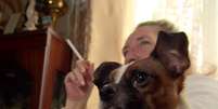Amanda Cook não tinha ideia do mal que pode estar provocando em sua cadela   Foto: BBC News Brasil