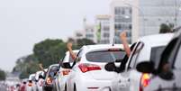 Motoristas de aplicativos de todo o Brasil fazem buzinaço em frente ao Congresso Nacional em protesto contra projeto de lei que regulamenta aplicativos de transporte privado, como Uber e Cabify (30/10)  Foto: Marcelo Camargo/Agência Brasil