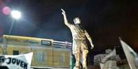Estátua do Zito foi inaugurada na frente da Vila Belmiro (Foto; Gabriela Brino)  Foto: Lance!